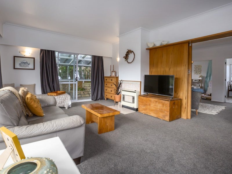 3 Larsen Crescent, Tawa, Wellington - Carousel 2