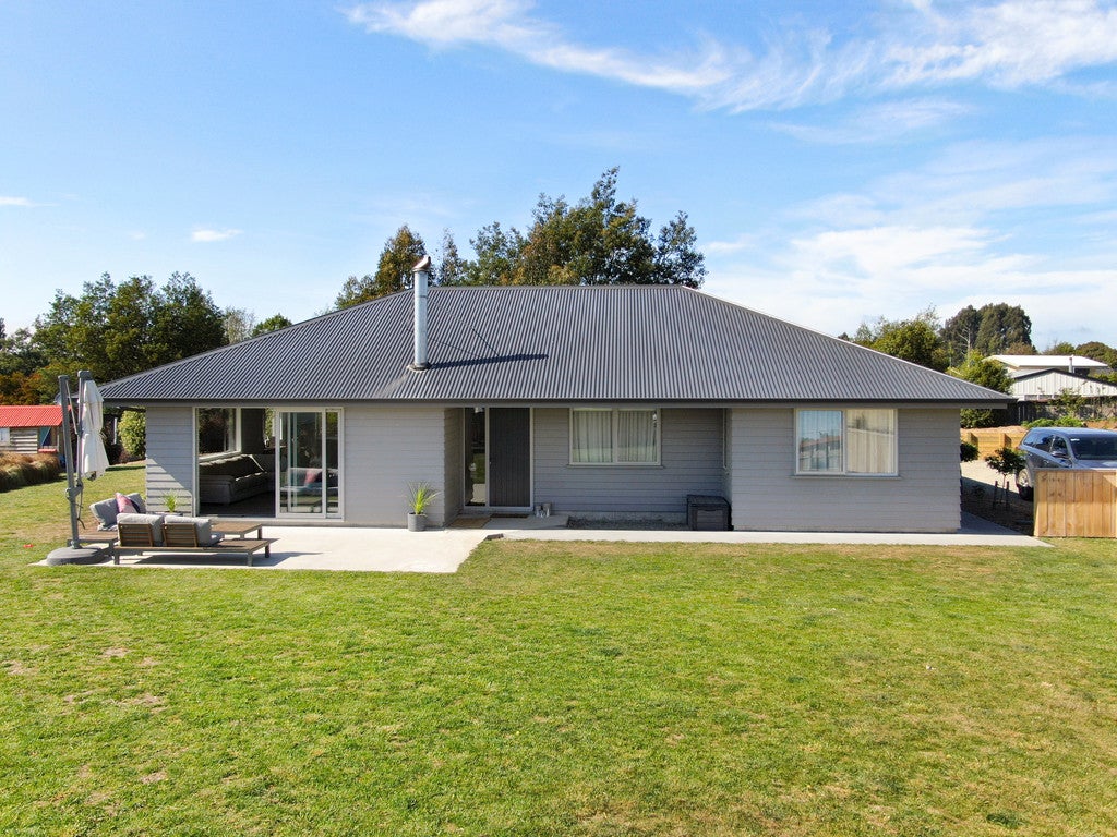 4 Whitehaven Street, Weston, Oamaru - Carousel 1