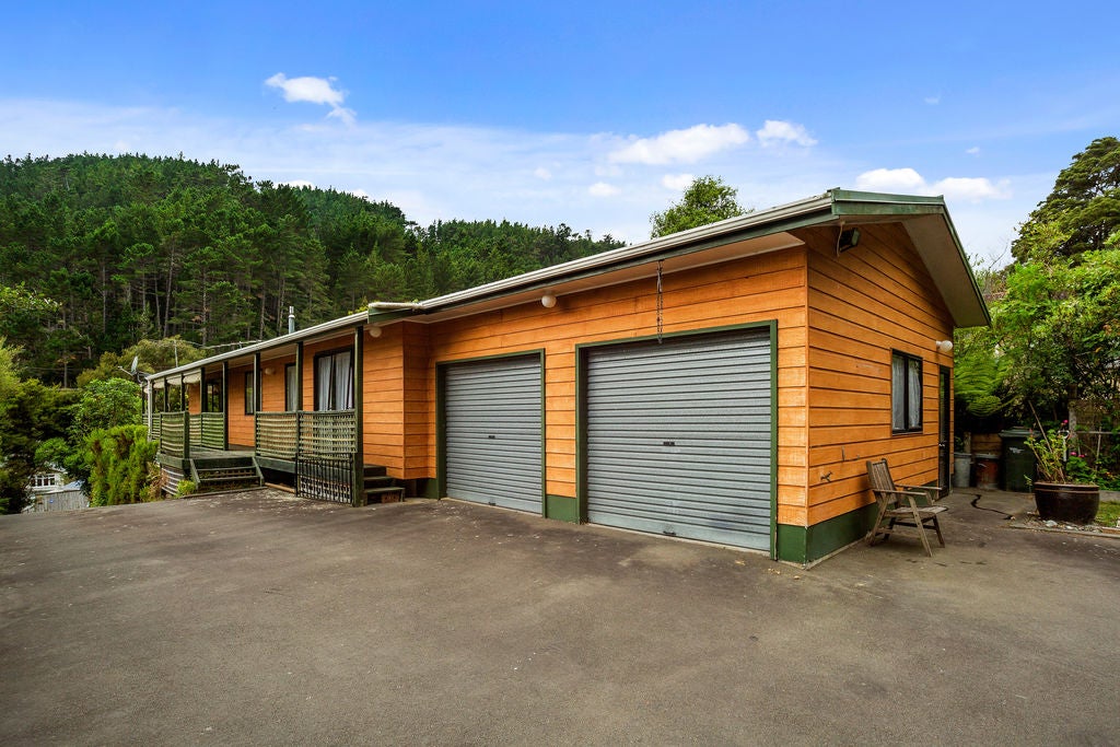 38 Elmslie Road, Pinehaven, Upper Hutt - Carousel 1