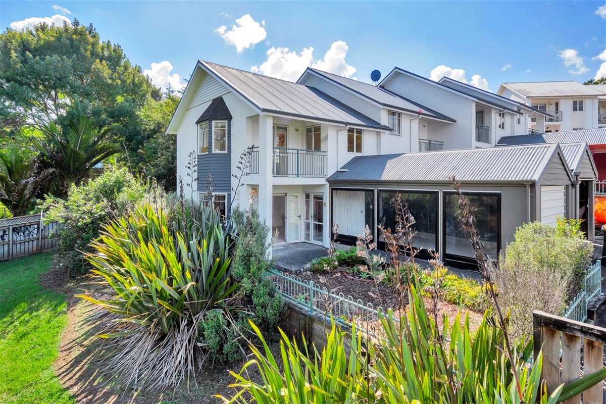 65 Winery Way, Henderson, Auckland - Carousel 1