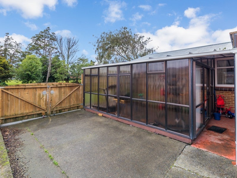 2 Maoribank Grove, Brown Owl, Upper Hutt - Carousel 15