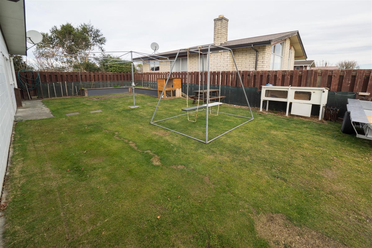 1 Hefford Place, Allenton, Ashburton - Carousel 20