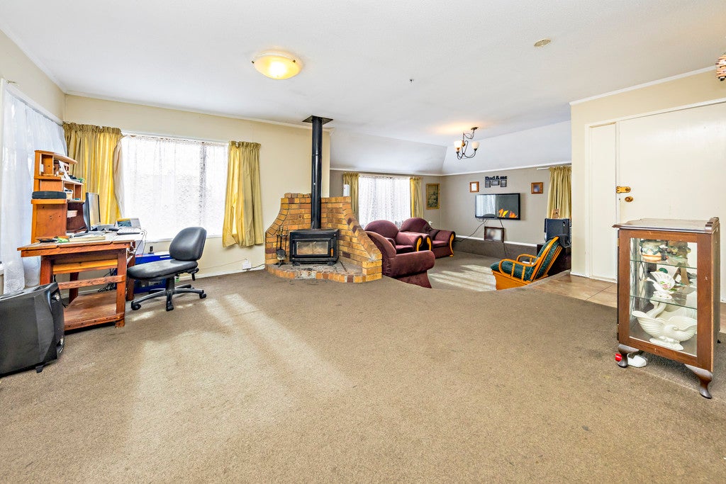 42 Sikkim Crescent, Clover Park, Auckland - Carousel 2