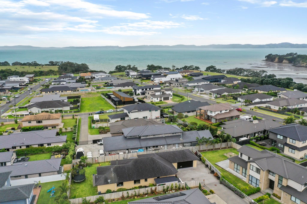 78 Liberty Crescent, Beachlands, Auckland - Carousel 1