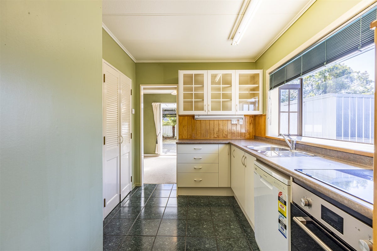 65 Terry Crescent, Milson, Palmerston North - Carousel 2