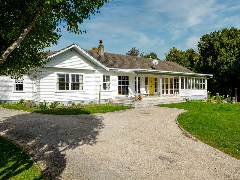 10 Grant Road, Whataupoko, Gisborne - Carousel 1