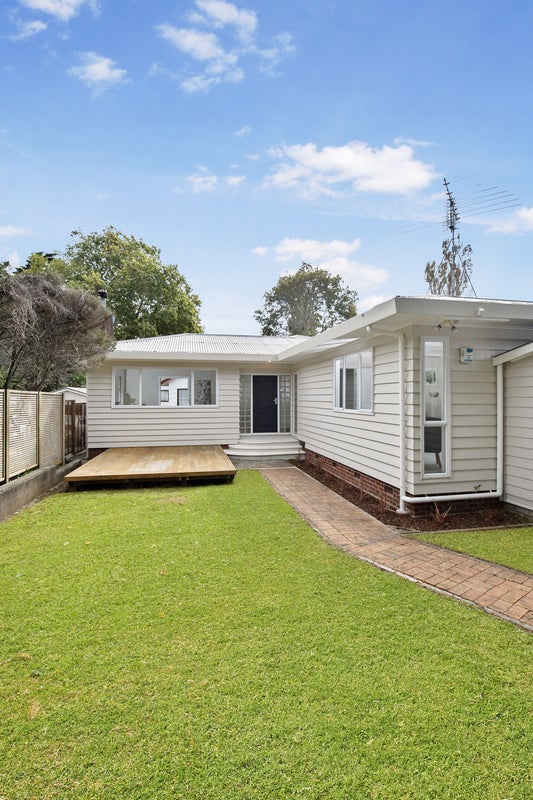 2 Brewster Avenue, Morningside, Auckland - Carousel 26