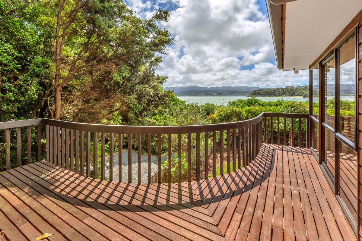 172 Paremata Road, Paremata, Porirua - Carousel 2