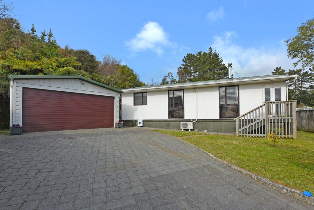 9A MCMANAWAY GR, STOKES VALLEY, LOWER HUTT - Carousel 1