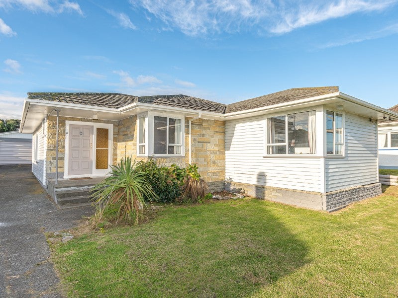 42 Cornfoot Street, Castlecliff, Whanganui - Carousel 1