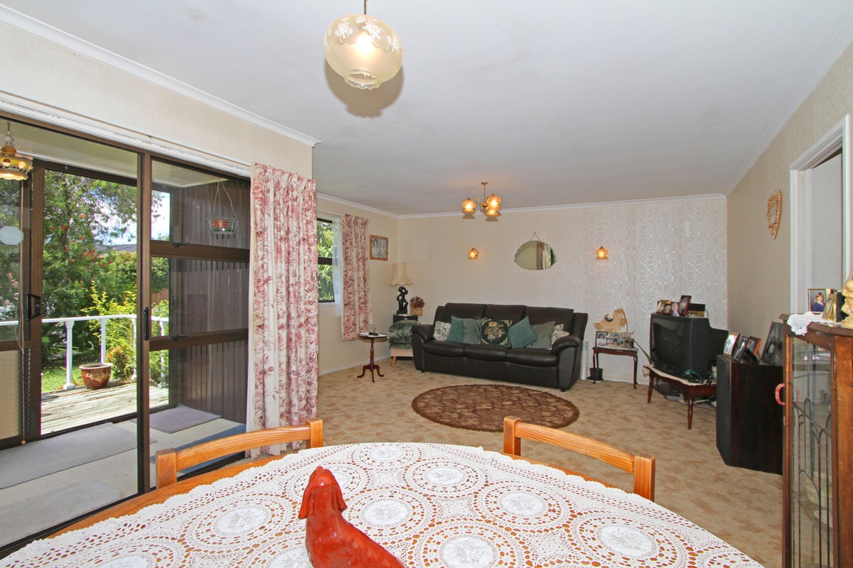 1/19 Windermere Crescent, Blockhouse Bay, Auckland - Carousel 2