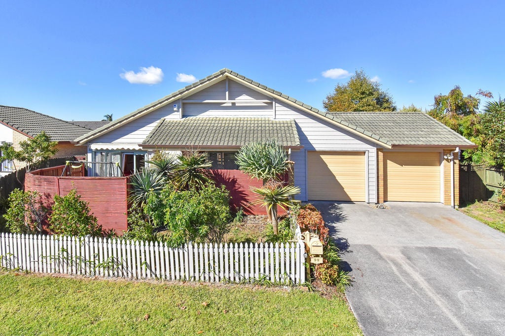 99 Riverton Drive, Randwick Park, Auckland - Carousel 1
