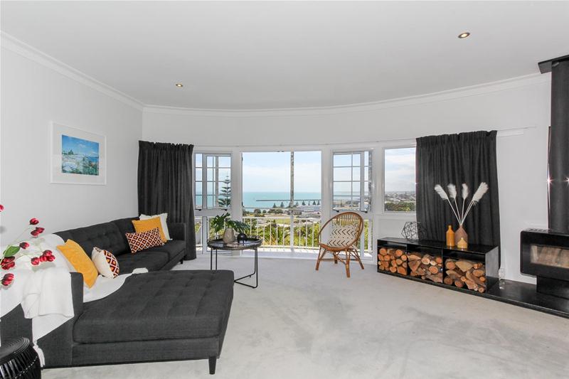 4B Catherine Crescent, Moturoa, New Plymouth - Carousel 1
