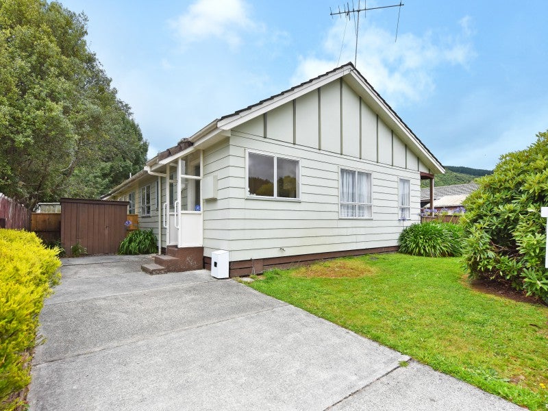 8A Amber Grove, Birchville, Upper Hutt - Carousel 1