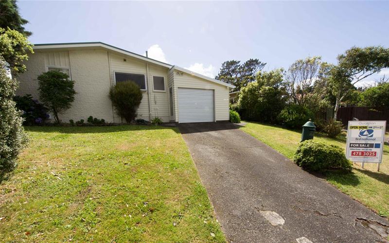 3 Chudleigh Grove, Churton Park, Wellington - Carousel 1