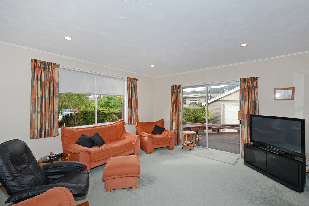 9 Dunns Street, Silverstream, Upper Hutt - Carousel 2