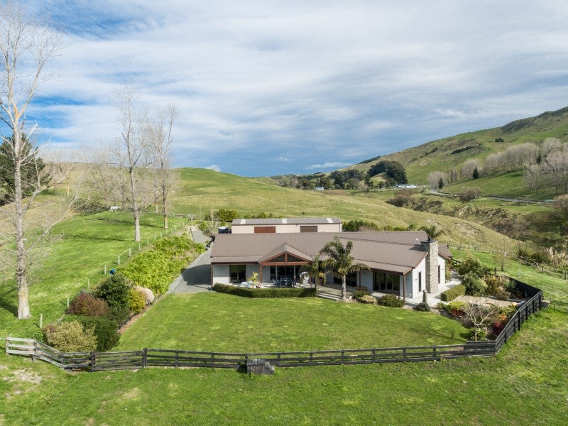 8 Waipuka Road, Waimarama, Havelock North - Carousel 1