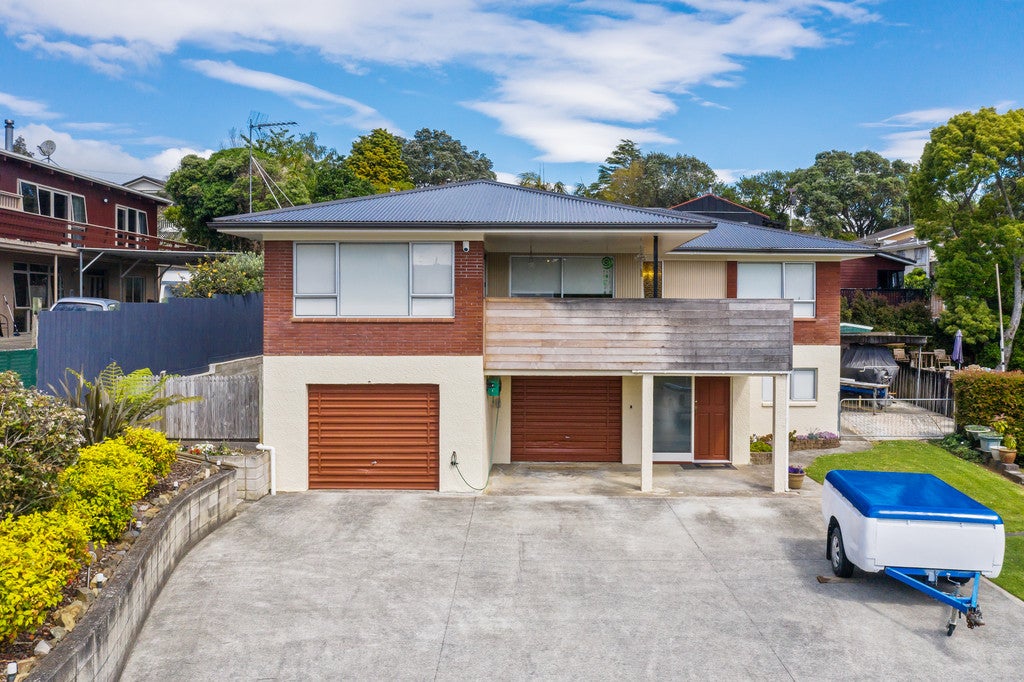 27 Gibbs Crescent, Red Hill, Papakura - Carousel 1