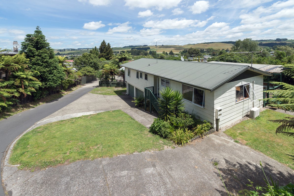 11A Mountain Road, Western Heights, Rotorua - Carousel 1