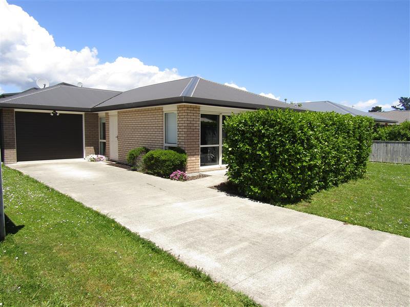 11 Sunstone Crescent, Brown Owl, Upper Hutt - Carousel 1