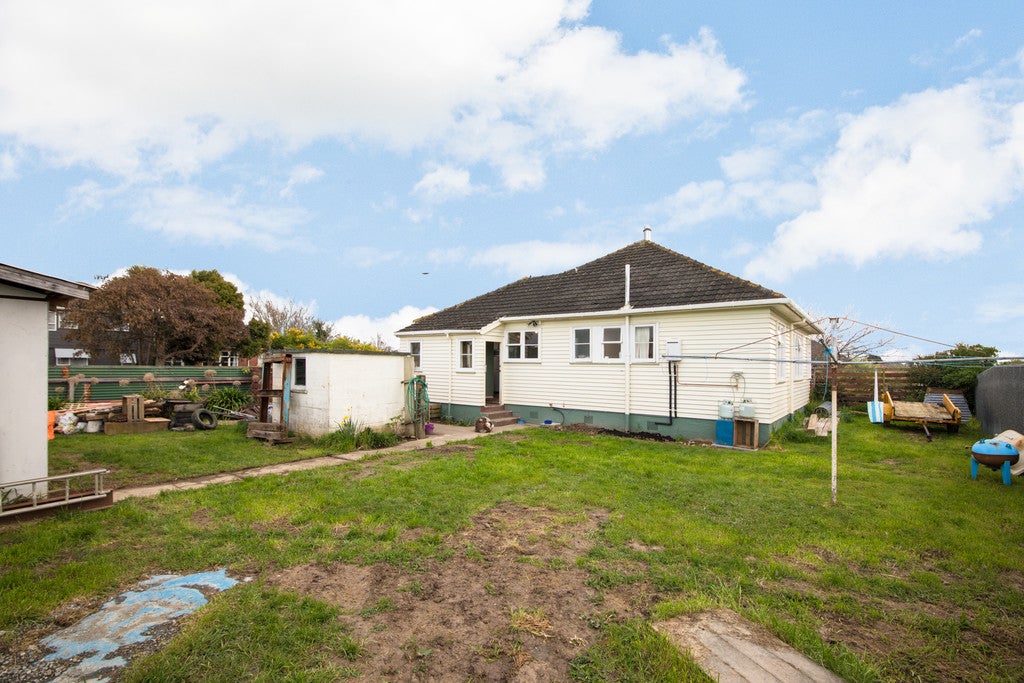 1 Upham Terrace, Roslyn, Palmerston North - Carousel 13