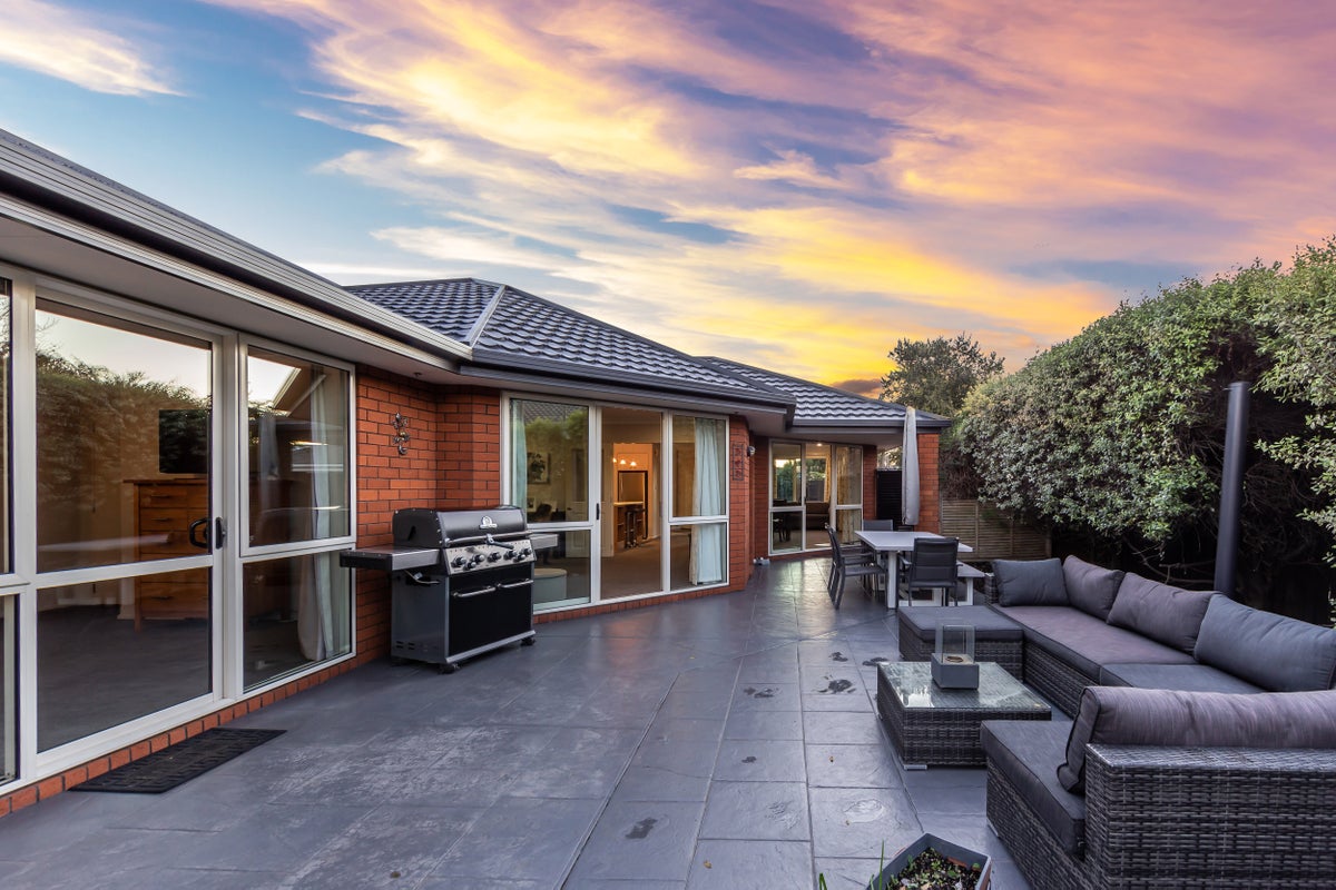 20B Applewood Place, Casebrook, Christchurch - Carousel 2