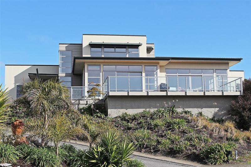 2 Istana Place, Britannia Heights, Nelson - Carousel 1