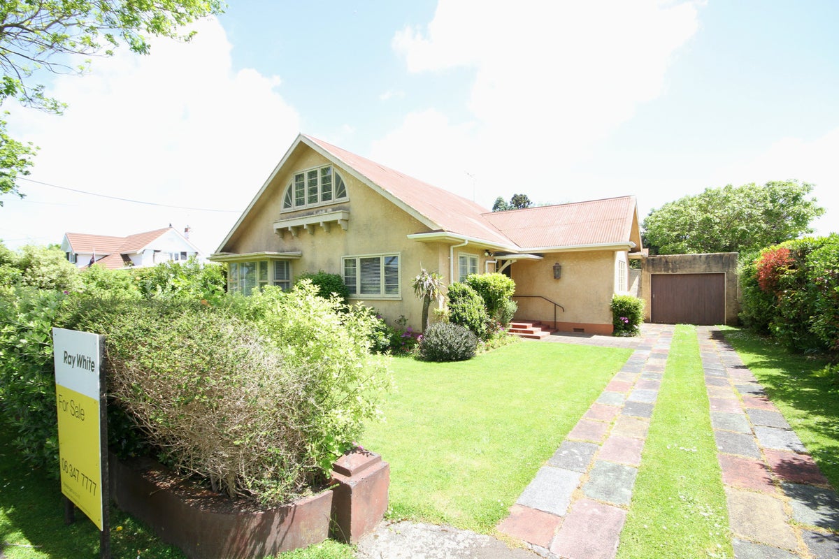 8 Tarata Street, Saint Johns Hill, Whanganui - Carousel 1