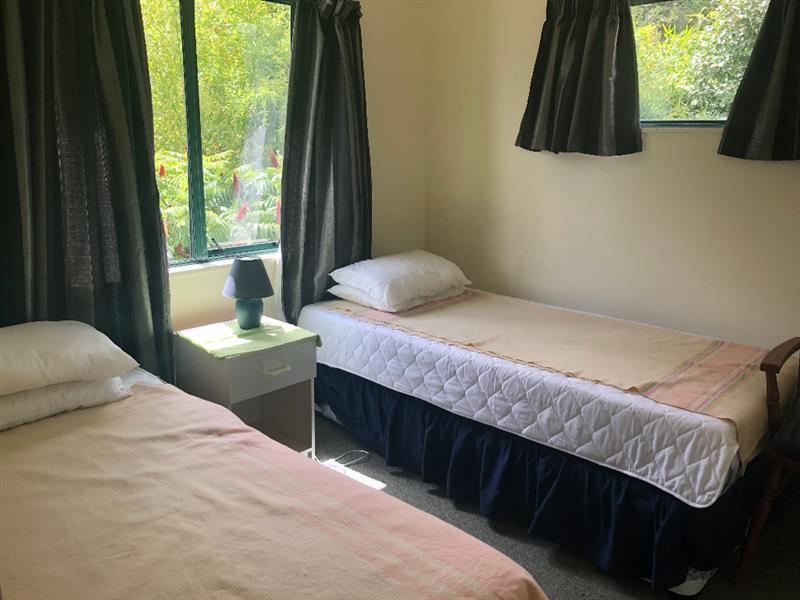 16 Ingle Avenue, Waipahihi, Taupo - Carousel 2