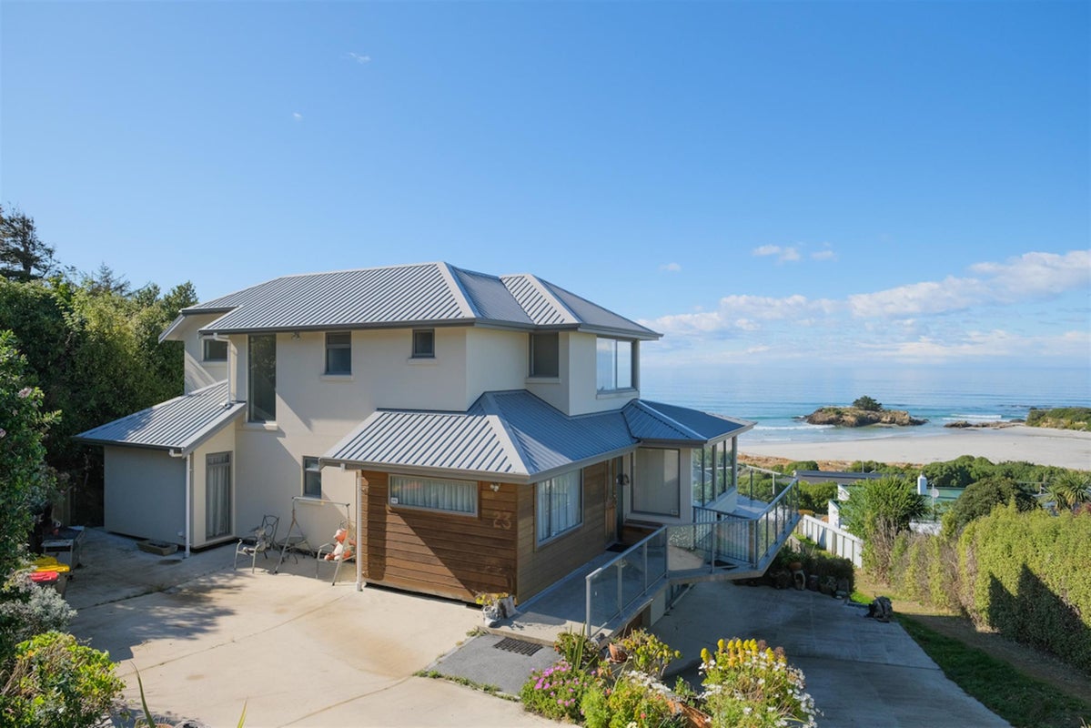 23 Seaview Road, Brighton, Dunedin - Carousel 1