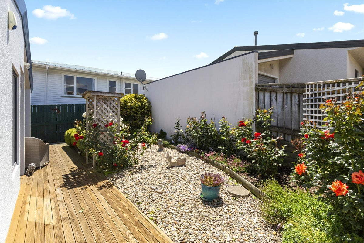 9B Bay Drive, Titahi Bay, Porirua - Carousel 2