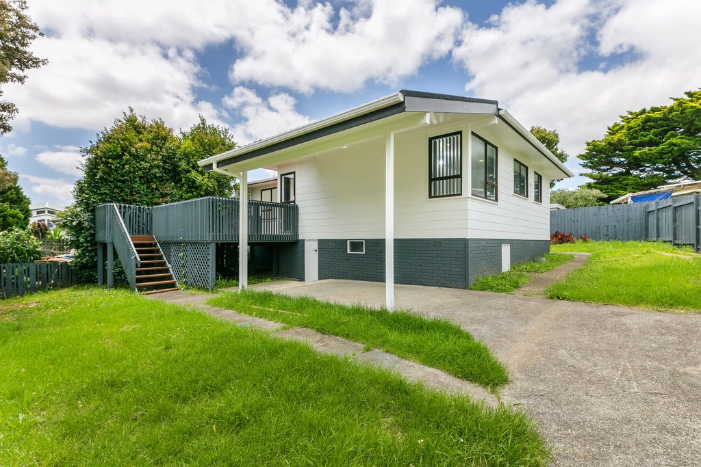2/2 Almay Place, Clover Park, Auckland - Carousel 1