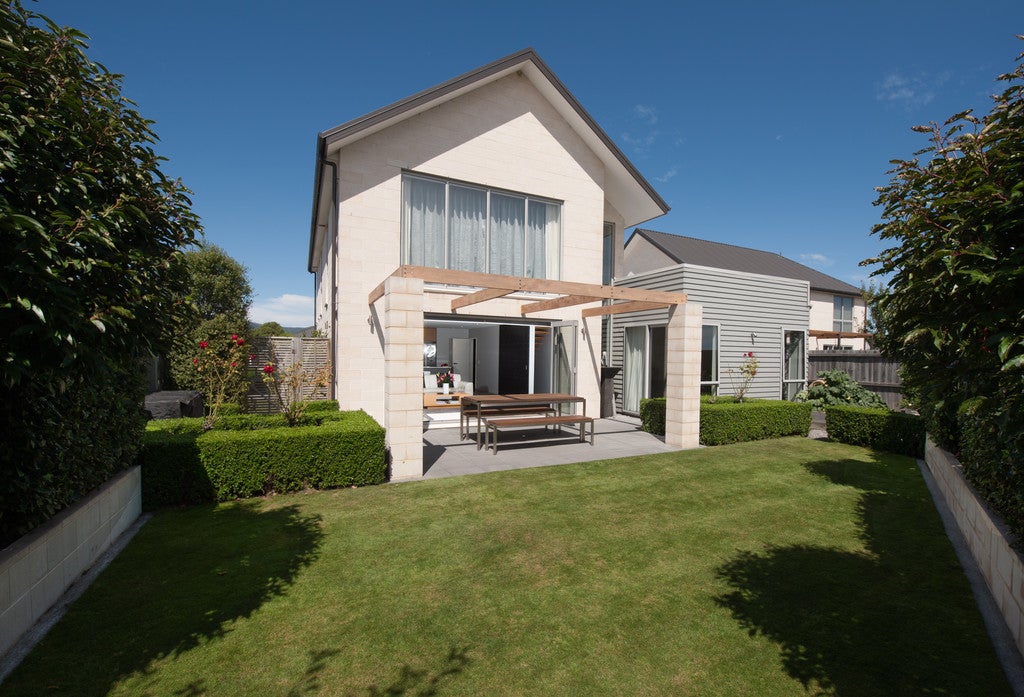 5 Annies Lane, Aidanfield, Christchurch - Carousel 1