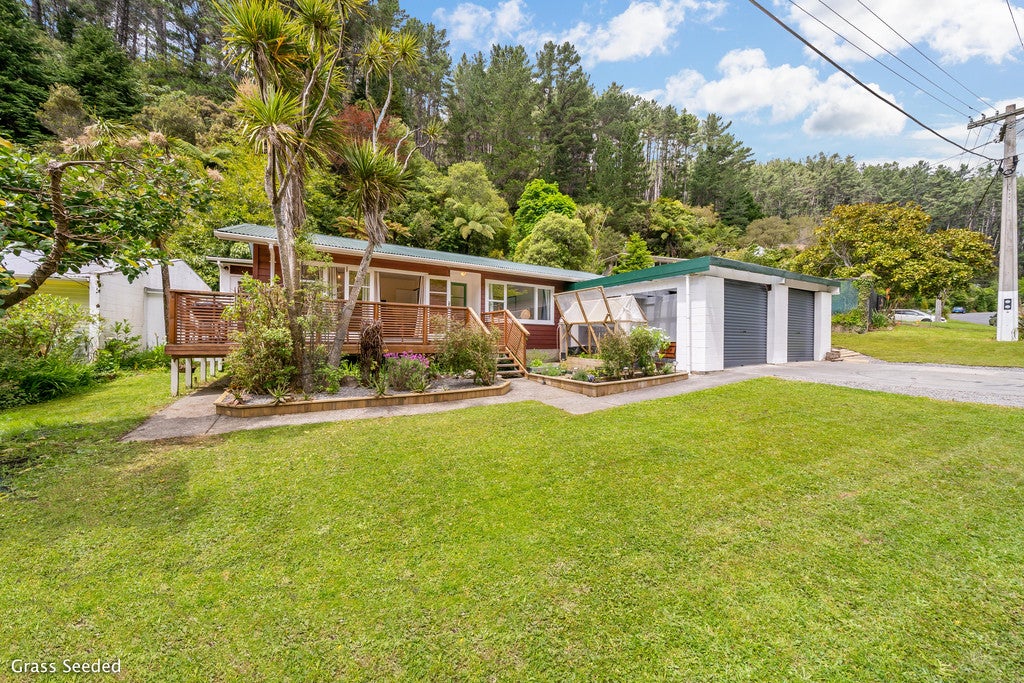 143 Pinehaven Road, Pinehaven, Upper Hutt - Carousel 1