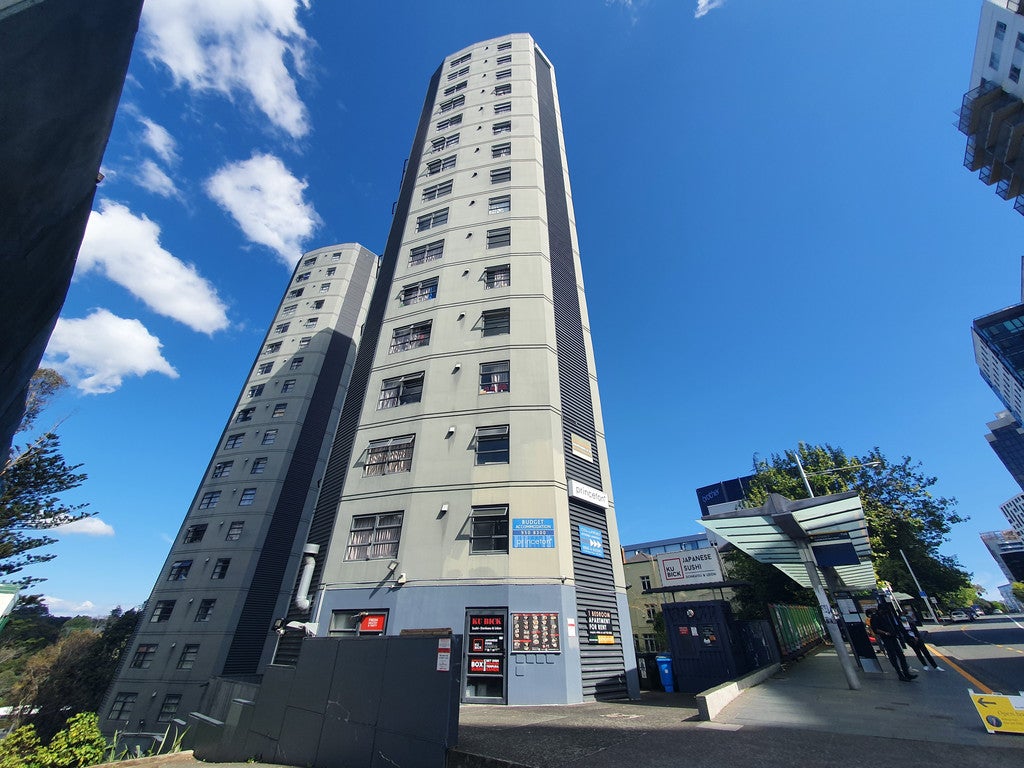 10H/30 Symonds Street, Grafton, Auckland - Carousel 1