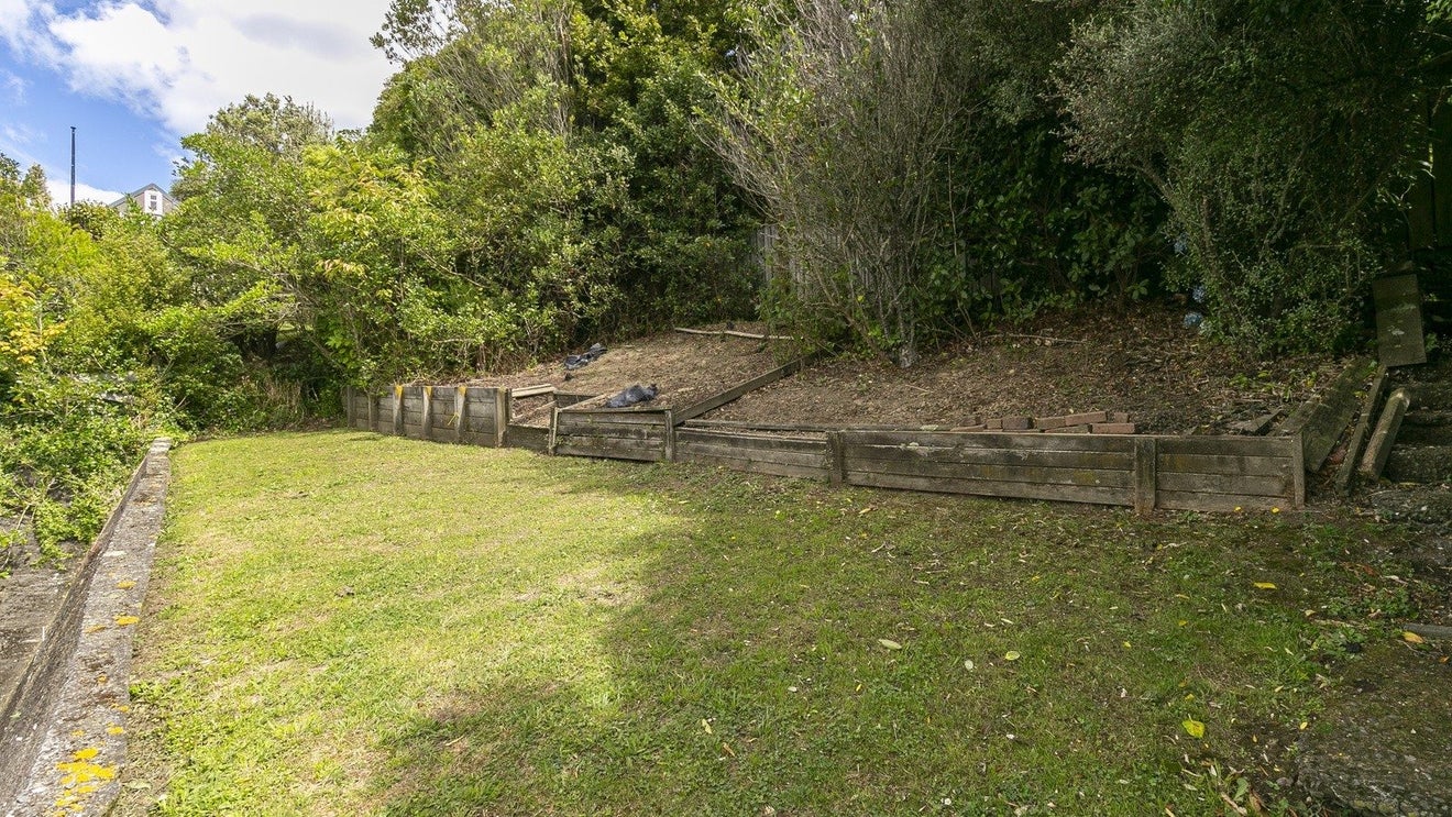 133 Newlands Road, Newlands, Wellington - Carousel 19