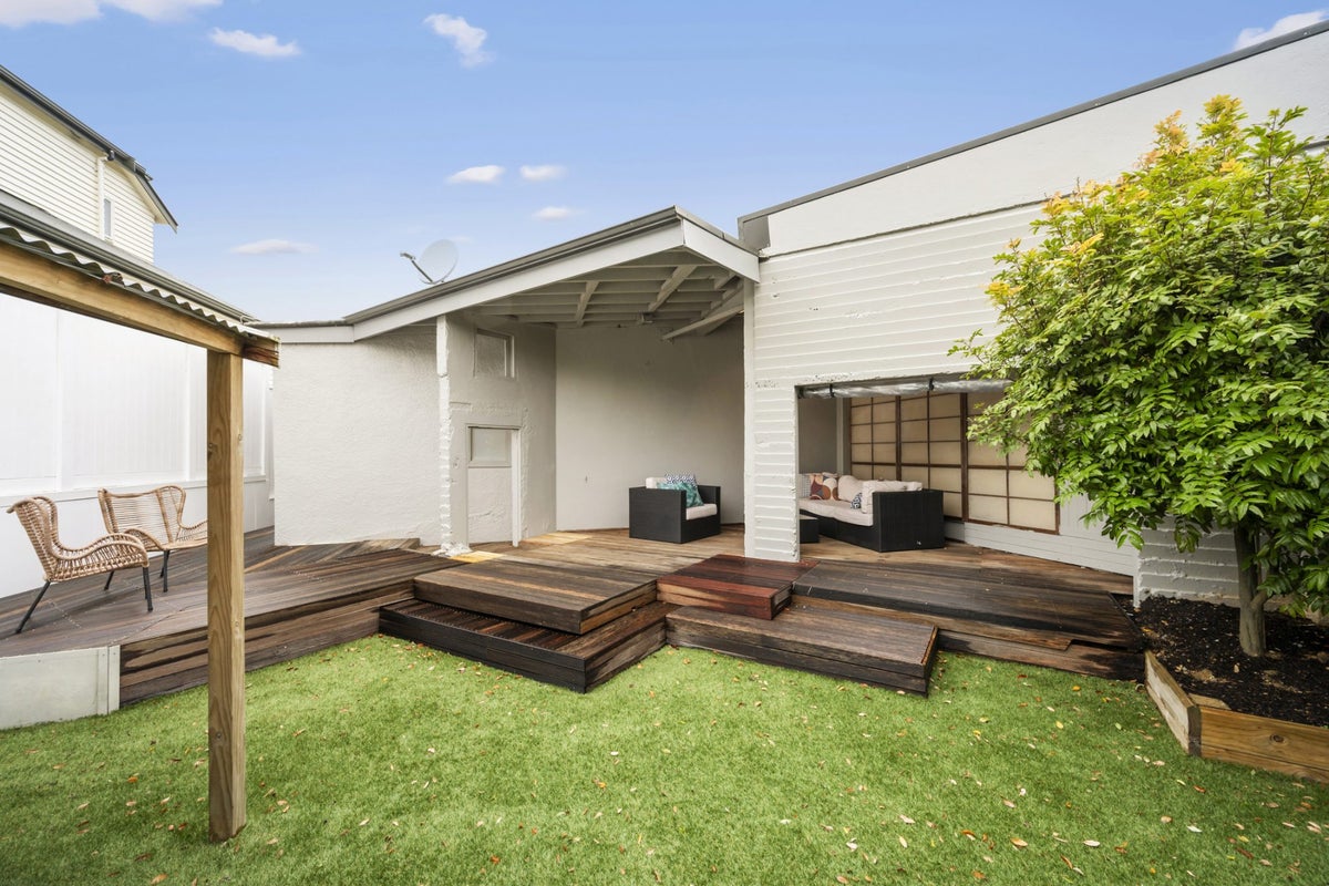 31A Ngatoto Street, Khandallah, Wellington - Carousel 15