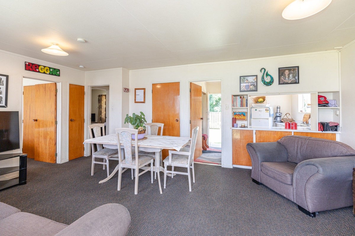8A Queen Street, Aramoho, Whanganui - Carousel 2