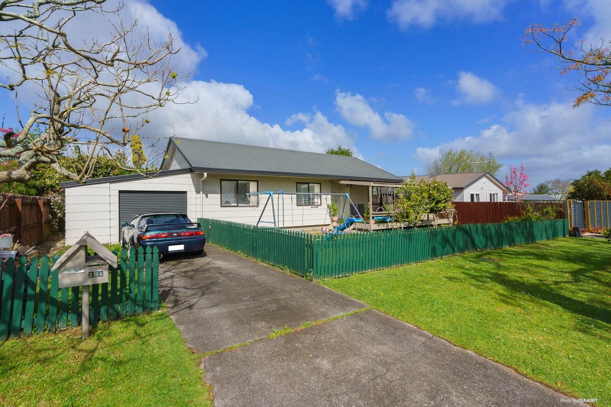 1/18 Leven Lane, Totara Heights, Auckland - Carousel 1
