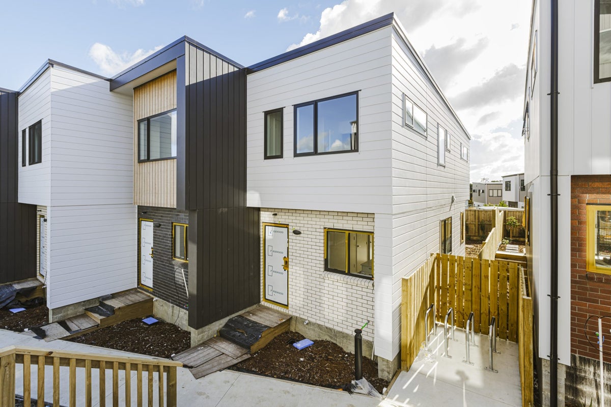40 Paetai Lane, TE ATATU PENINSULA, AUCKLAND - Carousel 1