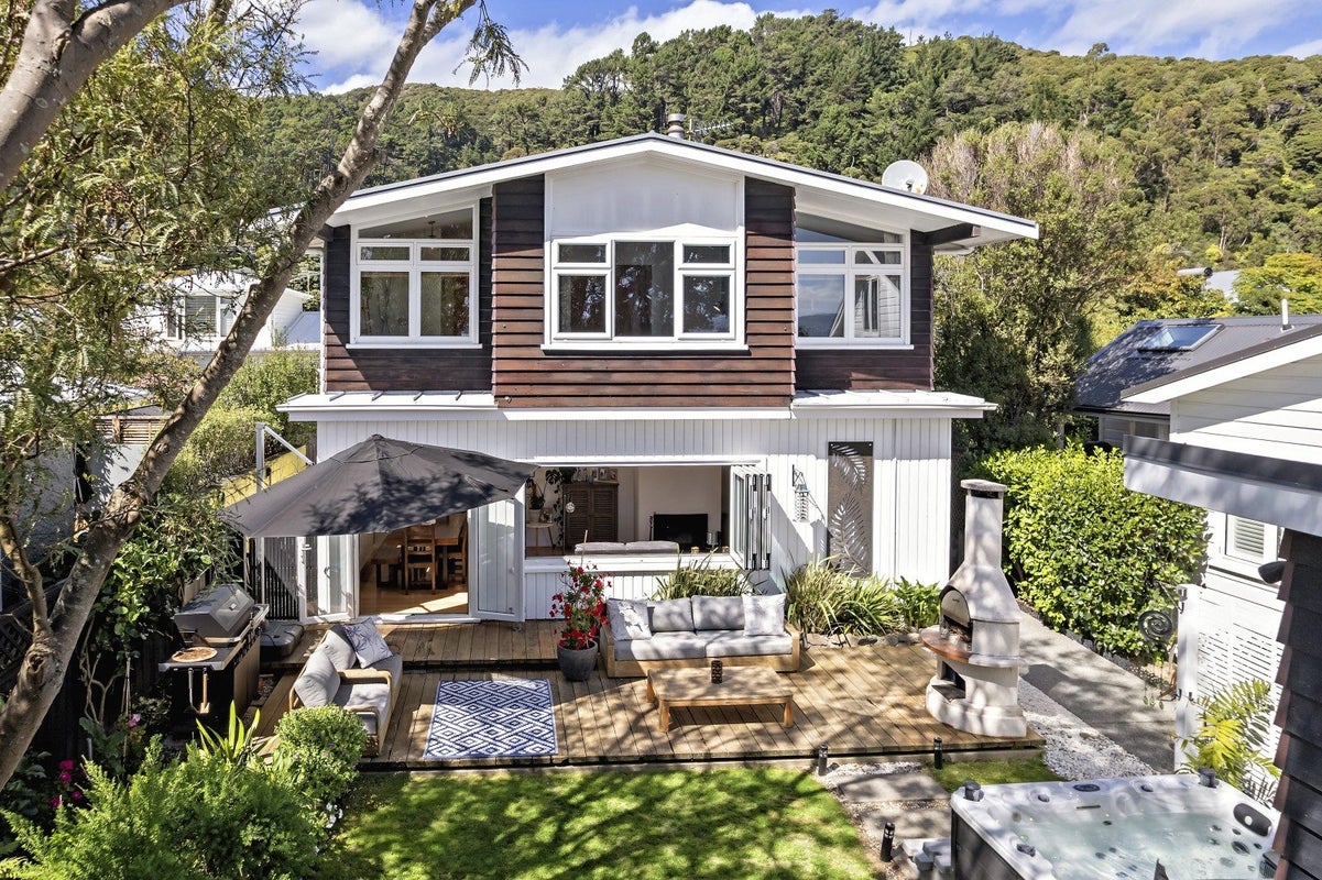 25 Marine Parade, Eastbourne, Lower Hutt - Carousel 1