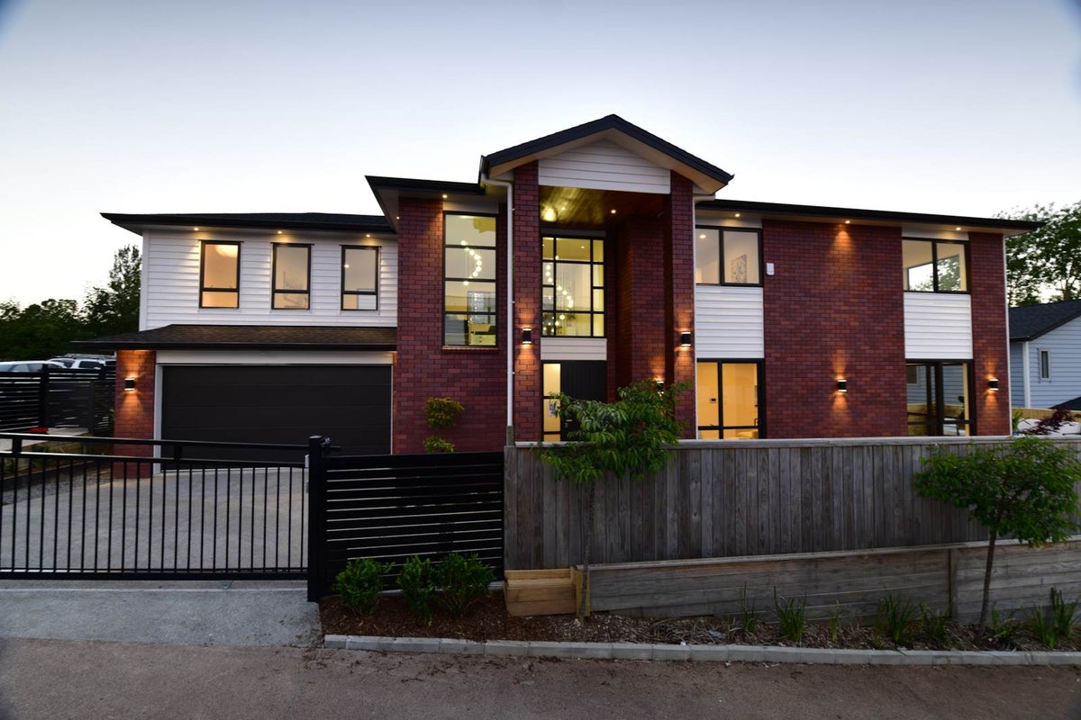 29 Armstrong Place, New Lynn, Auckland - Carousel 2
