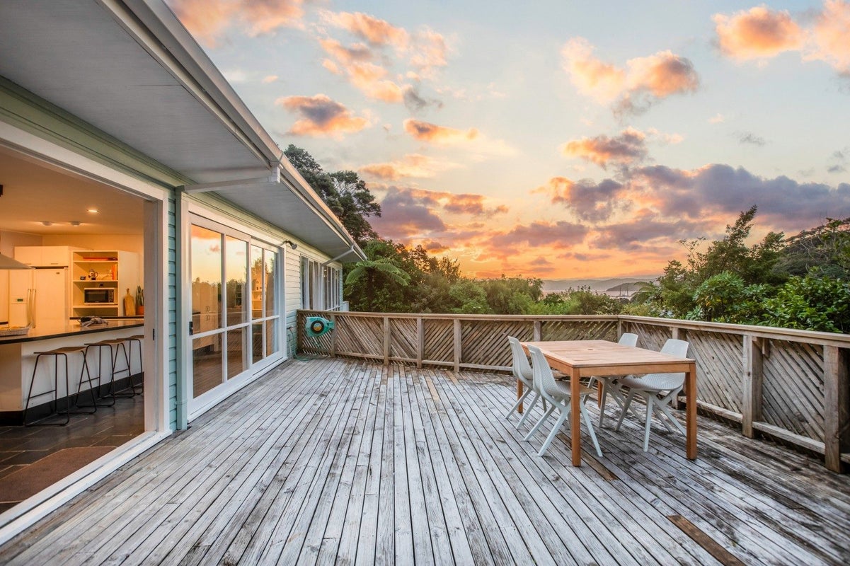12 Whiorau Grove, Lowry Bay, Lower Hutt - Carousel 2