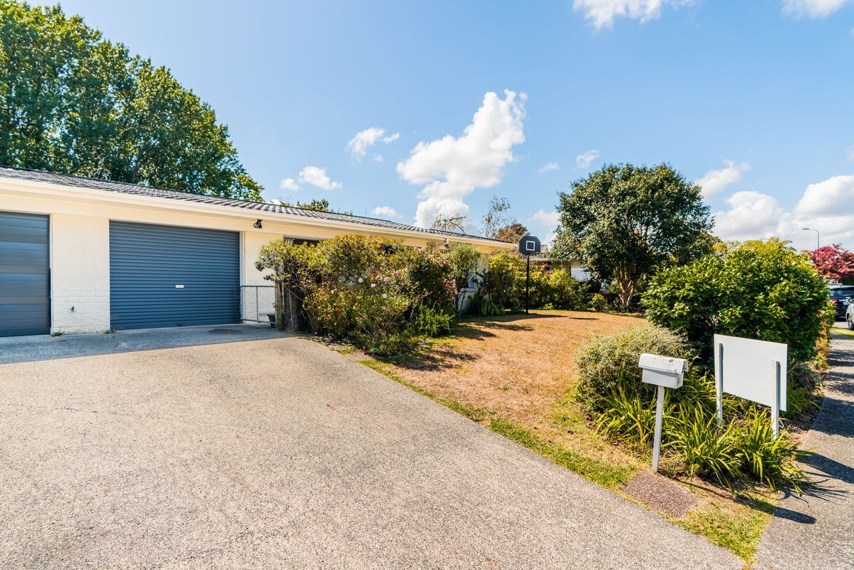 62A Hooker Avenue, Chedworth, Hamilton - Carousel 1