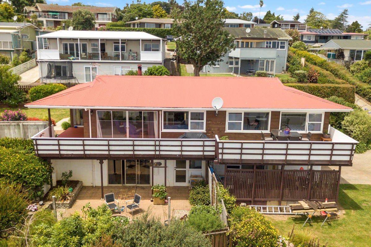 4 Gibbs Crescent, Red Hill, Papakura - Carousel 1