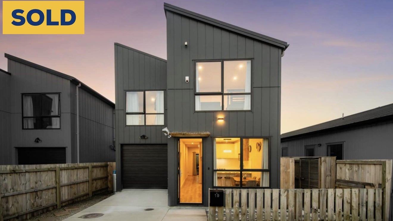 19 Dinaric Lane, Westgate, Auckland - Carousel 1