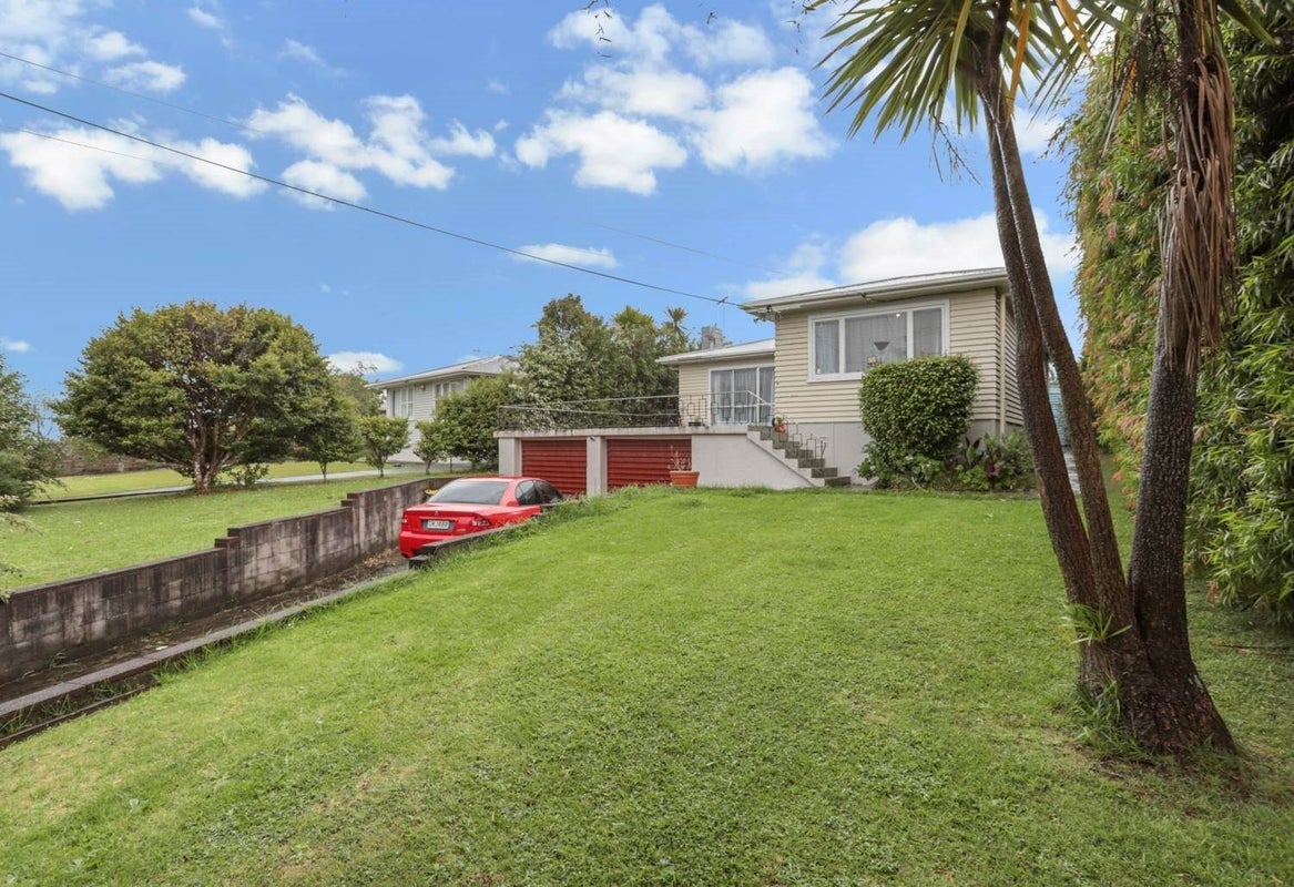 25 Vera Road, Te Atatu South, Auckland - Carousel 1