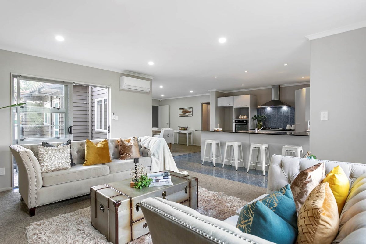 7 Savona Drive, Flat Bush, Auckland - Carousel 1