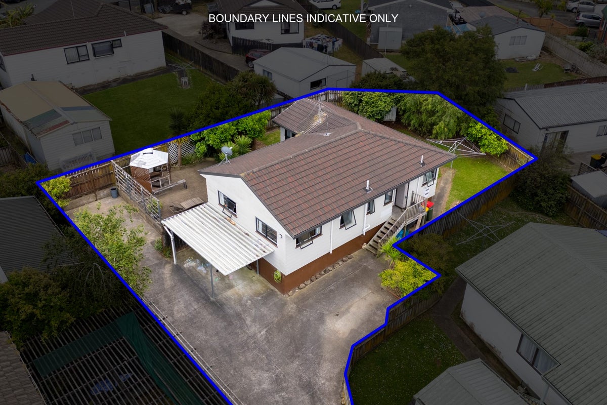 2/9 Bellville Drive, Clendon Park, Auckland - Carousel 1