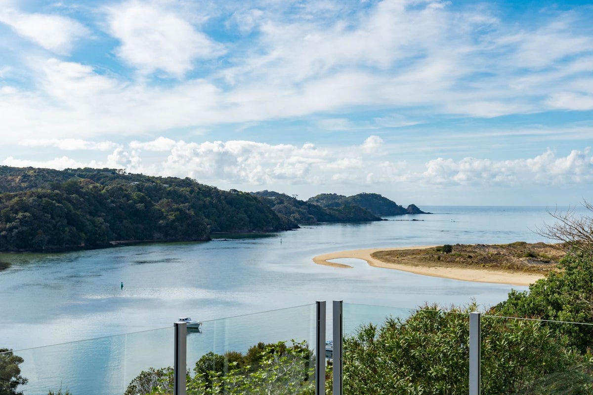 29 Shoebridge Crescent, Ngunguru, Whangarei - Carousel 1